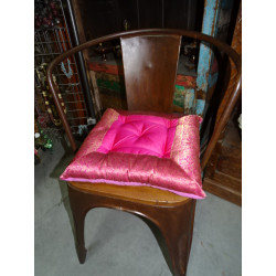 Chair pad with pink brocade edges...