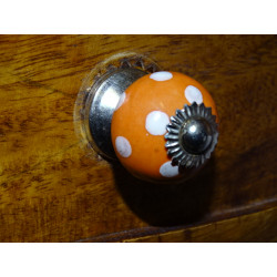             Mini knobs orange pitch...
