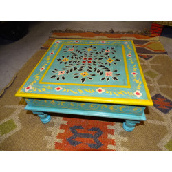             Table with cushion bazot...