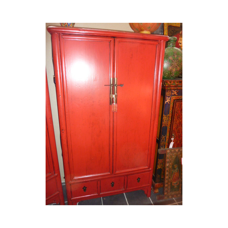 Grande armoire laquée rouge