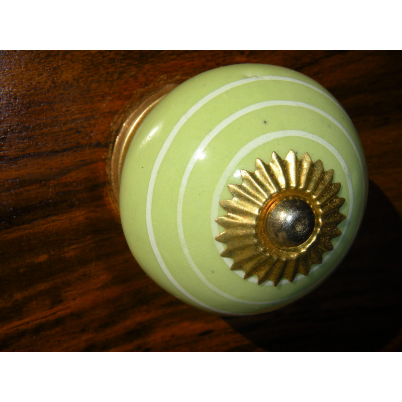 Porcelain knobs line white/green apple