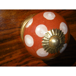             Porcelain knobs brown pitch...