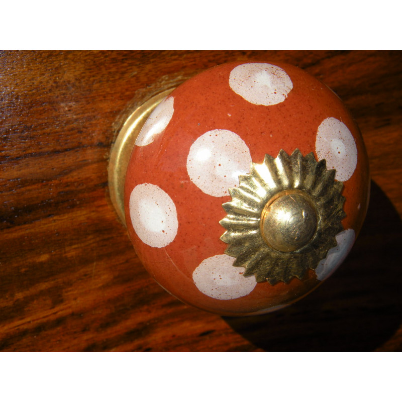 Porcelain knobs brown pitch white 