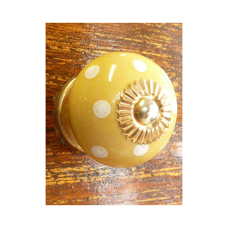 Porcelain knobs pitch yellow poussin