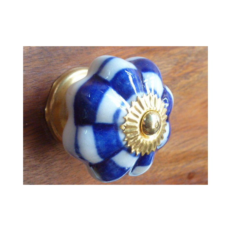 butons porcelain damier blue