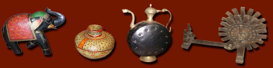 Bracelets de cheville indiens réalisés en fer, cuivre, perles, etc... Tous sont fabriqués au Rajasthan au nord de l'inde.